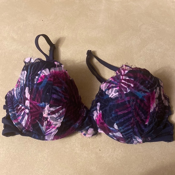 PINK Victoria's Secret Other - Pink Victoria’s‎ Secret push up bra 32D